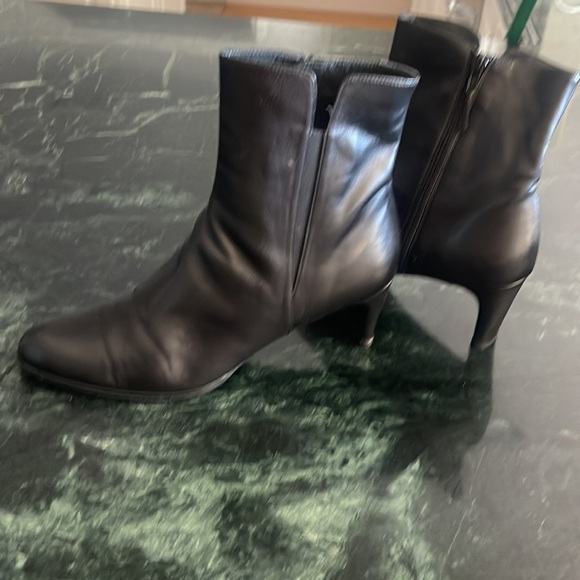 Stuart WEITZMAN short heal ankle boot - Picture 2 of 5